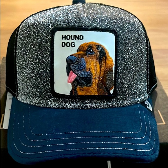 Elvis Presley Fans Ain’t nothing but a hound dog. sold out. Beautiful piece - Picture 1 of 2